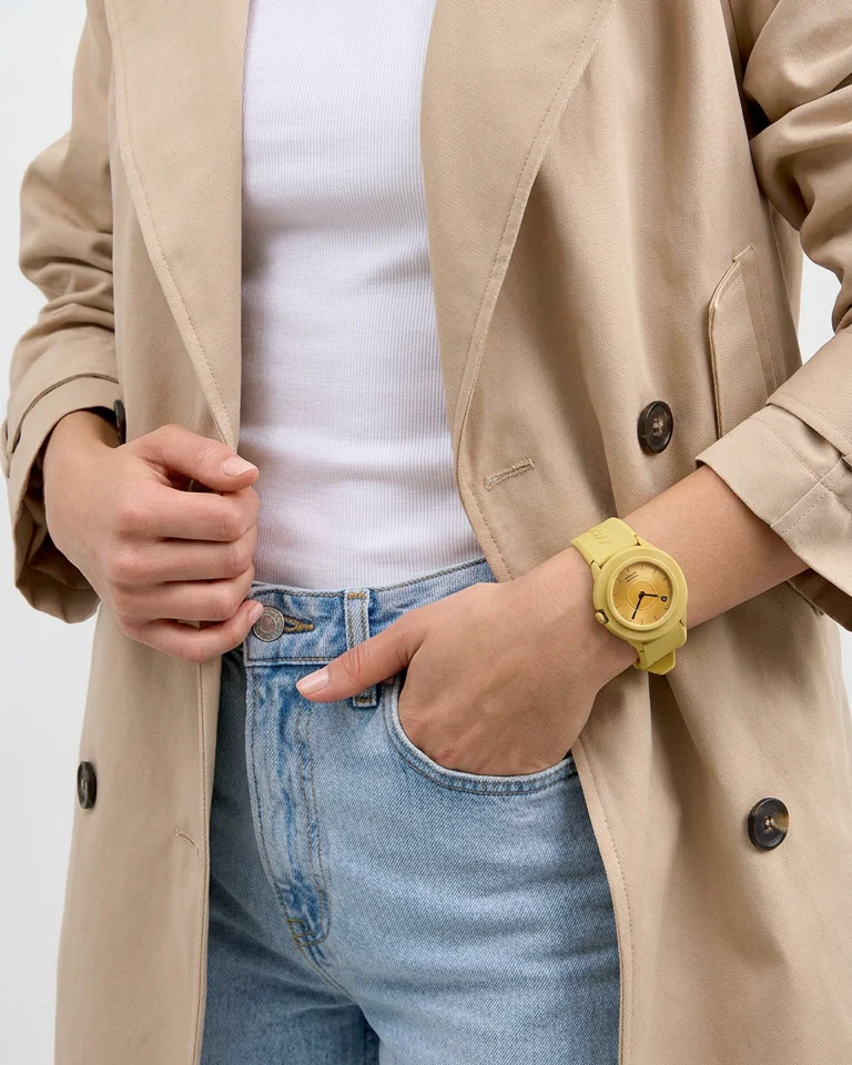 La Montre Yellow - Image 3