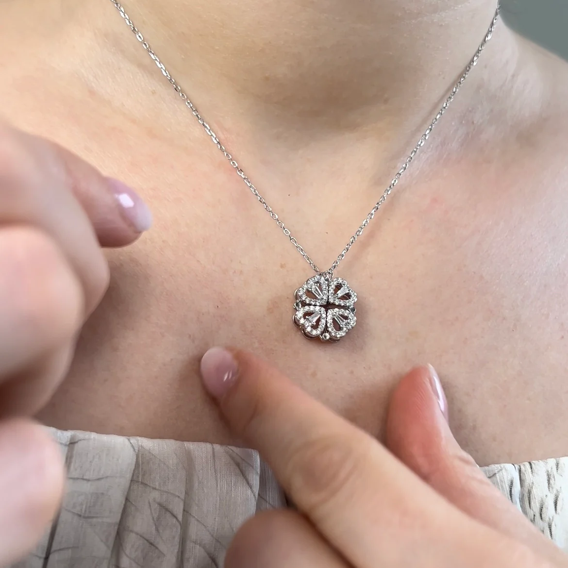 Necklace with clover & heart pendant - Image 3