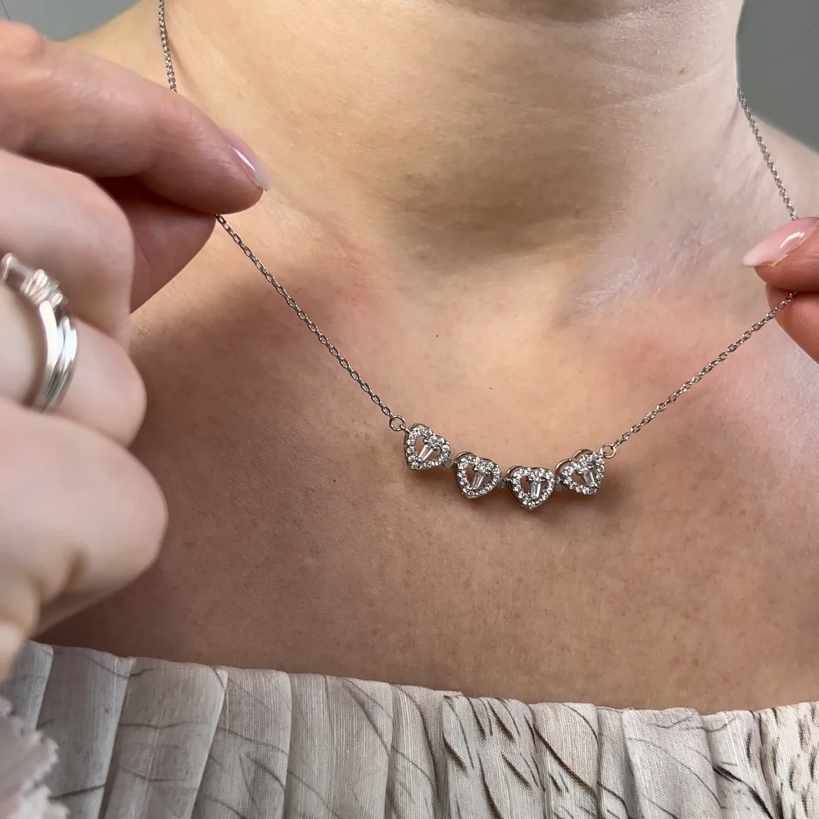 Necklace with clover & heart pendant - Image 4